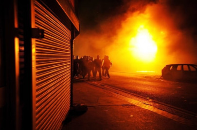 flames rioting engulf london for third day