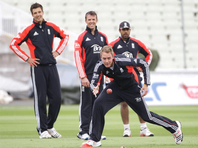 test can lift riot hit england strauss