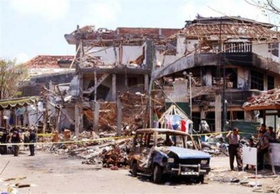 bali bomber put on plane back to indonesia bali bomber put on plane back to indonesia