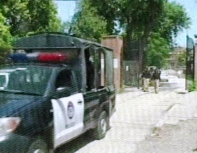 long wait militants free accomplices while police wait for cab