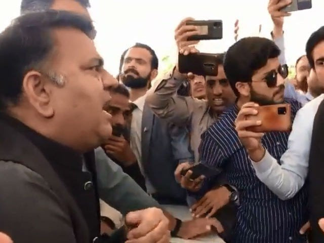 fawad journalists spar mar pti presser fawad journalists spar mar pti presser