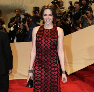 kristen stewart just loves vampires