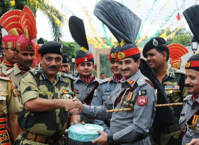 india mulls lifting visa curbs for pakistani business