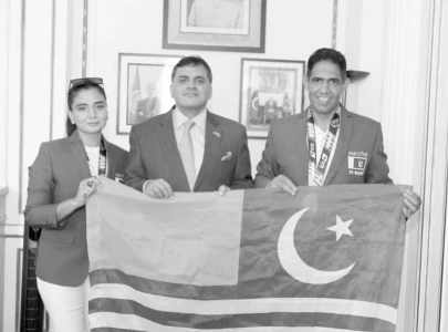 pak hc honours runners at london marathon