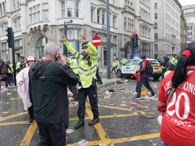 a police officer shouts at liverpool fans as he stands on duty at the scene of an incident in liverpool photo afp a police officer shouts at liverpool fans as he stands on duty at the scene of an incident in liverpool photo afp