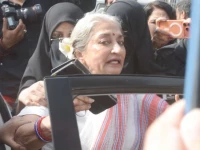 lady police arrest aurat march organiser sheema kermani outside the karachi press club on tuesday photo jalal qureshi express