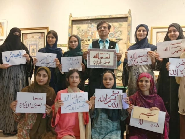 calligrapher azeem iqbal introduces participants to islamic calligraphy at pac rawalpindi photo express calligrapher azeem iqbal introduces participants to islamic calligraphy at pac rawalpindi photo express