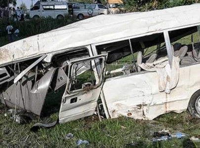 eight dead 25 injured as bus overturns near sukkur