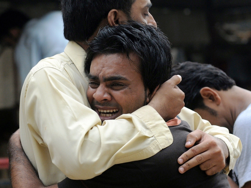 at least 44 killed in new karachi violence