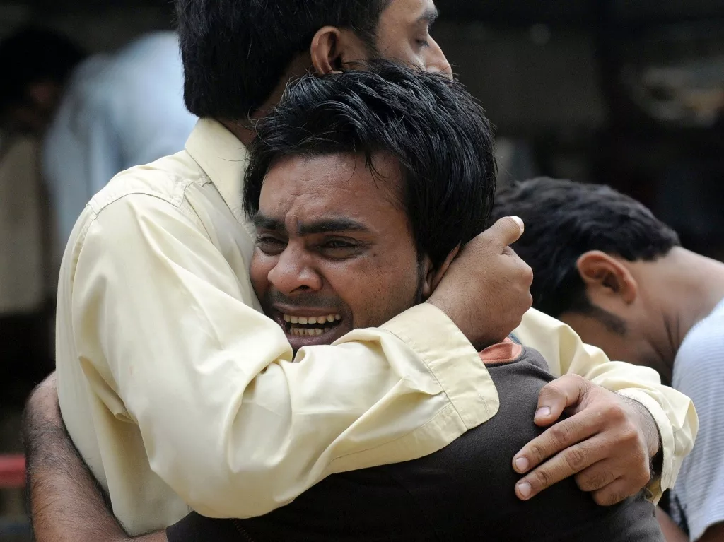 at least 44 killed in new karachi violence at least 44 killed in new karachi violence