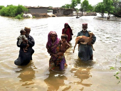 floods in badin leave thousands stranded floods in badin leave thousands stranded