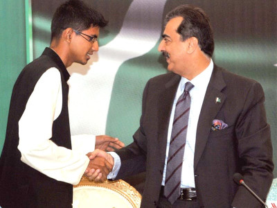 recognition pm gives rs1m to record breaker student