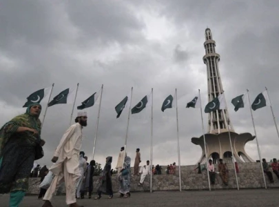 women once again harassed at minar e pakistan on independence day