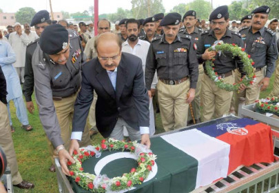 bus attack can the sindh police fight back yes they say but only criminals not politics bus attack can the sindh police fight back yes they say but only criminals not politics