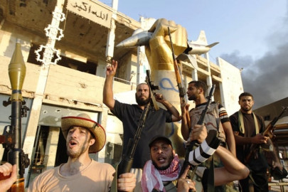 libya rebels hunt for qaddafi after compound captured libya rebels hunt for qaddafi after compound captured