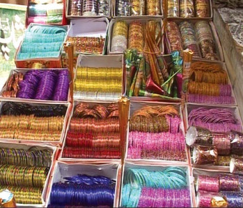 eid fever in peshawar bangles henna sell like hot cakes eid fever in peshawar bangles henna sell like hot cakes