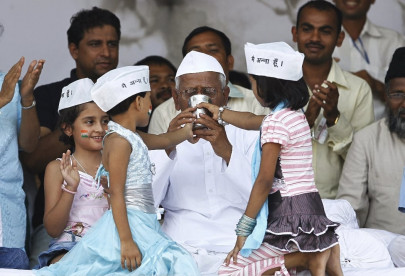 india celebrates people s victory as anna hazare ends fast
