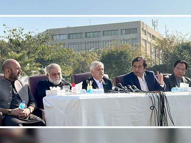 k p cm minister mahmood khan g b cm khalid khurshid punjab finance minister mohsin leghari and k p finance minister taimur jhagra at press conference in islamabad photo express