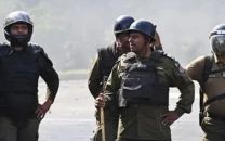 traders clash with pera force