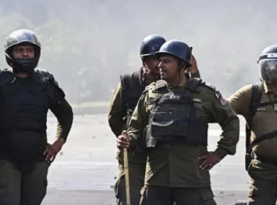 traders clash with pera force