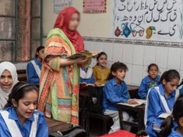 Teachers reject mandatory licensing plan 