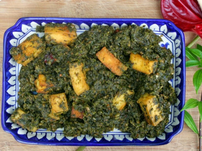 no pakistani can ever resist some palak paneer