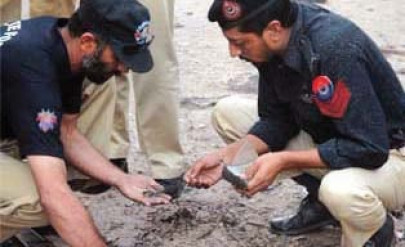 unclaimed motorcycle high yield bomb defused in lyari