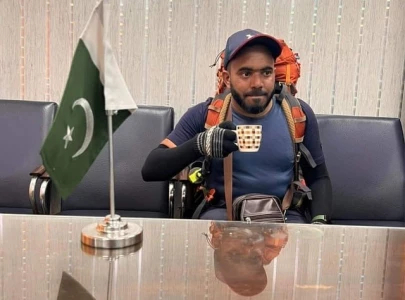 indian man walking to makkah reaches pakistan