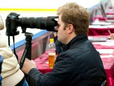 amateur photographers from selfie enthusiasts to rich kids with a dslr