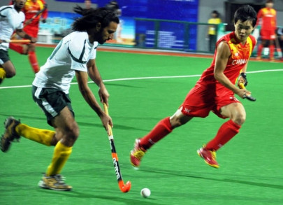 shakeel s brace helps pakistan sink china