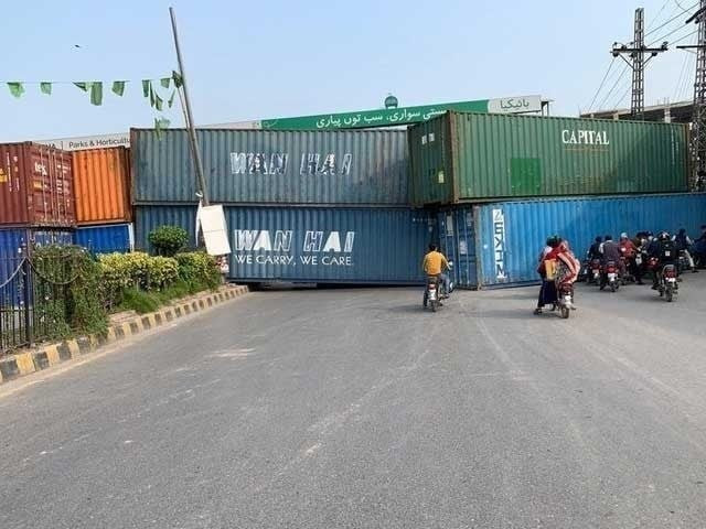 containers block routes to minar e pakistan as lahore braces for pti rally containers block routes to minar e pakistan as lahore braces for pti rally