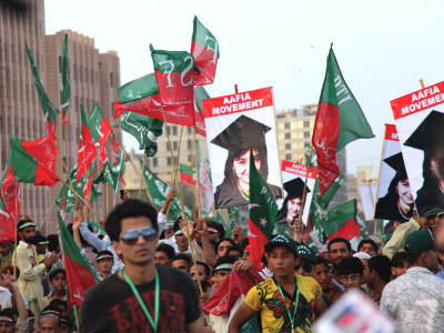 tehreek i insaf save karachi from weapons politics