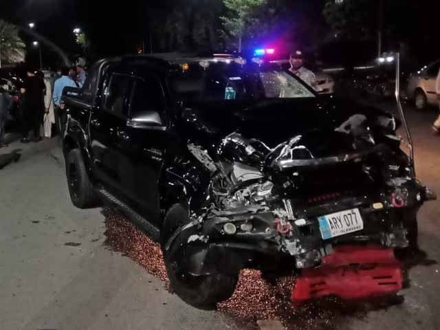 image of the vehicle that collided with mufti abdul shakoor s car photo express news