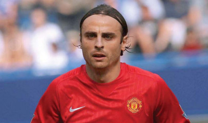 football berbatov seeks new contract