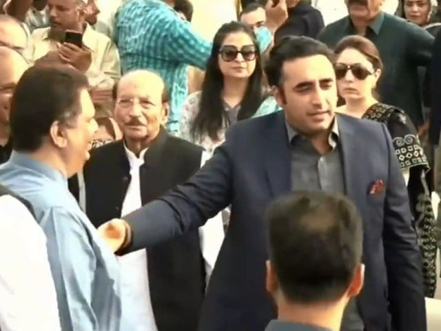 video of bilawal snubbing nabil gabol goes viral video of bilawal snubbing nabil gabol goes viral