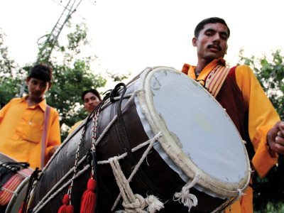 dance to the beat of the dhol dance to the beat of the dhol