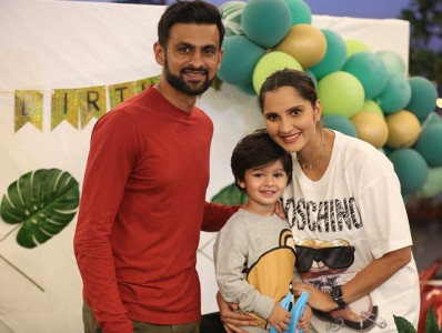 shoaib malik reveals sania mirza was made to eat apples during pregnancy for fair skinned baby shoaib malik reveals sania mirza was made to eat apples during pregnancy for fair skinned baby