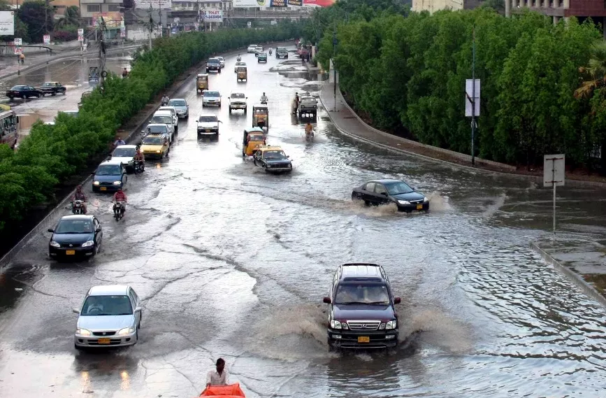 heavy rains cripple karachi heavy rains cripple karachi