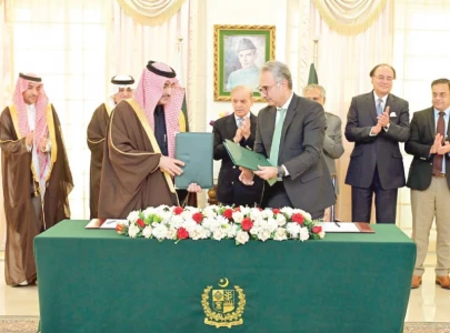pakistan seals 1 2 billion saudi oil deal