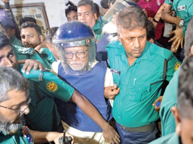 police personnel escort km nurul huda c bangladesh s former chief election commissioner to a court in dhaka photo afp police personnel escort km nurul huda c bangladesh s former chief election commissioner to a court in dhaka photo afp