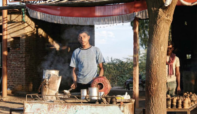 tea stall owner and staff tortured for slow service tea stall owner and staff tortured for slow service