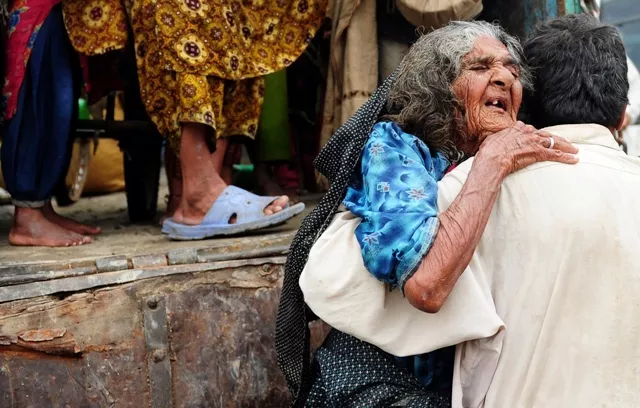 pakistan s flood victims save what they can pakistan s flood victims save what they can