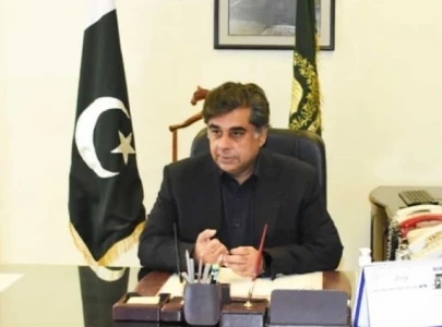 commerce minister urges exporters to achieve 80b target