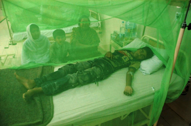 gilani visits dengue patients in lahore vows free treatment for all gilani visits dengue patients in lahore vows free treatment for all