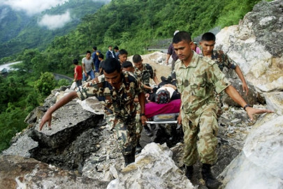 more dead in himalaya quake rescue efforts slow