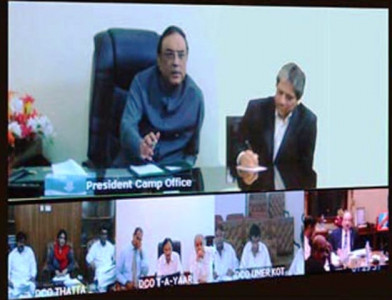 president watches over flooded sindh via video conferencing