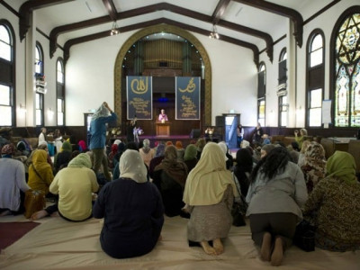 do we need a females only mosque