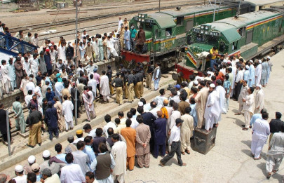 locomotive shortage downs pakistan railways