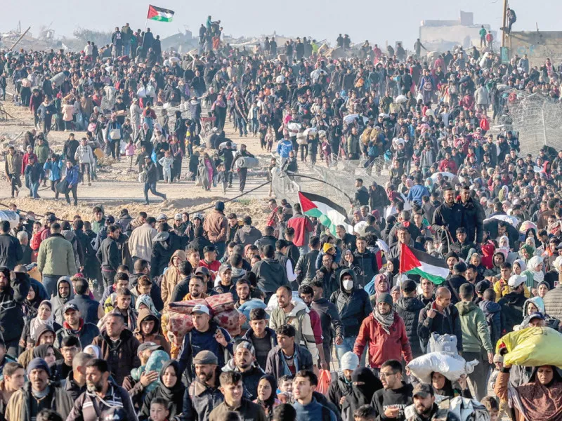 people walk along gaza s coastal al rashid street to cross the netzarim corridor from the southern gaza strip into the north photo afp people walk along gaza s coastal al rashid street to cross the netzarim corridor from the southern gaza strip into the north photo afp