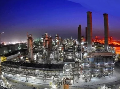 refinery output up 10 7 omc sales down 7